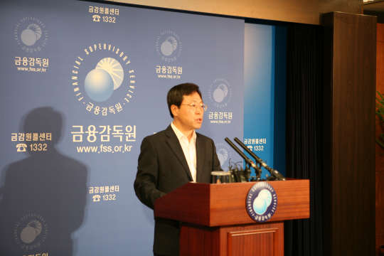 박상춘 금감원 상호여전감독국장이 7일 여의도 금감원 기자실에서 자동차리스 부문 관행개선 방안을 설명하고 있다.   금감원 제공